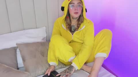 Reika  online show from 20, 9, 2025