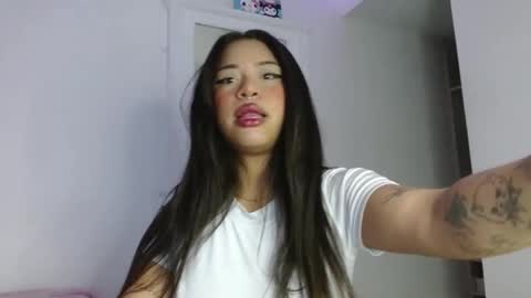 Snapshot of reina_reina chatting on 11, 9, 2025 reina_reina online show from 11, 9, 2025