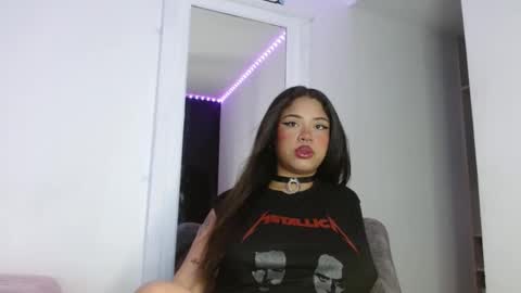 Snapshot of reina_reina chatting on 14, 9, 2025 reina_reina online show from 14, 9, 2025