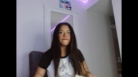 Snapshot of reina_reina chatting on 30, 9, 2025 reina_reina online show from 30, 9, 2025