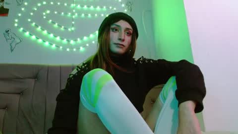 reiv_femboy online show from 12, 5, 2026