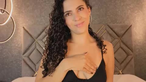 Snapshot of renata_cruz_ chatting on 4, 10, 2025 Renata 3 online show from 4, 10, 2025