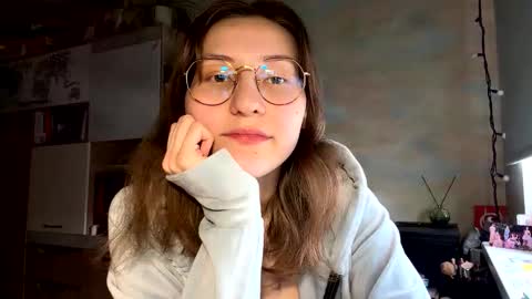 Mia online show from 4, 3, 2026