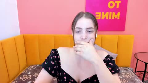 Snapshot of reneeblair chatting on 4, 6, 2026 reneeblair online show from 4, 6, 2026