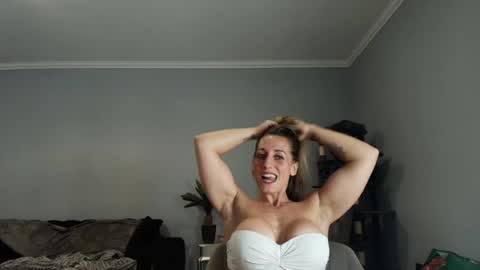 Snapshot of renigendur chatting on 23, 7, 2026 ReniGendur online show from 23, 7, 2026