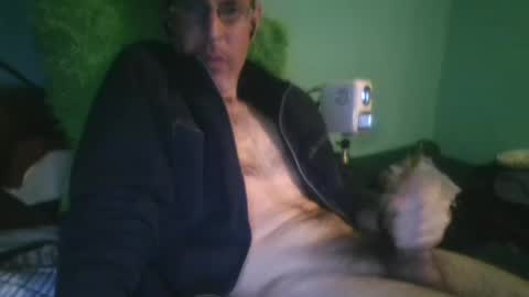 reyes_albert2006 online show from 9, 3, 2025