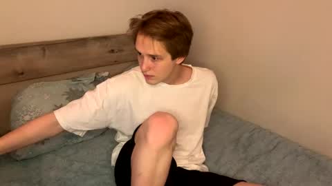 Snapshot of reynasweet_ chatting on 7, 6, 2026 Lola online show from 7, 6, 2026