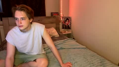 Snapshot of reynasweet_ chatting on 4, 7, 2026 Lola online show from 4, 7, 2026