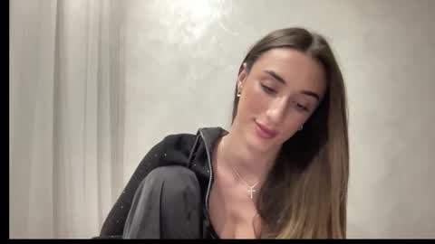 Snapshot of ri_rey chatting on 3, 10, 2025 ri_rey online show from 3, 10, 2025