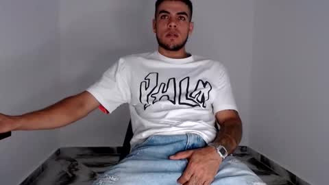 Snapshot of riancum chatting on 18, 11, 2025 juan online show from 18, 11, 2025