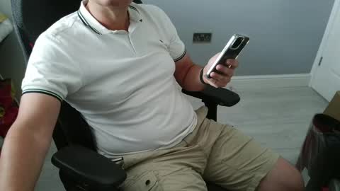 UK Straight Guy online show from 2, 6, 2026