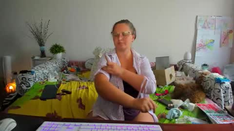 Anna - not anna - right Anna  online show from 21, 10, 2025