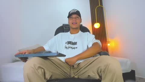 Ricky  online show from 25, 2, 2025