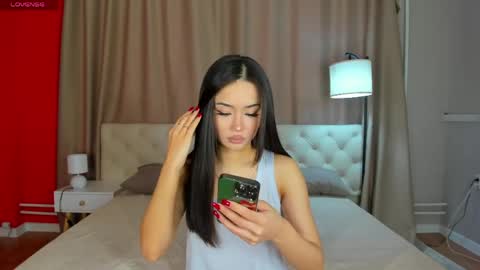 Snapshot of riddle_layla chatting on 24, 5, 2026 Layla online show from 24, 5, 2026