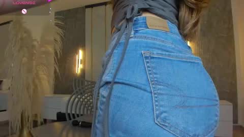 Riley Sierra online show from 22, 12, 2025