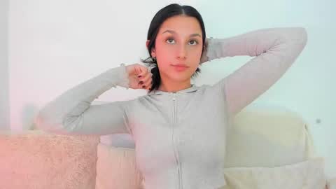 Snapshot of riley_tin chatting on 27, 2, 2025 riley_tin online show from 27, 2, 2025