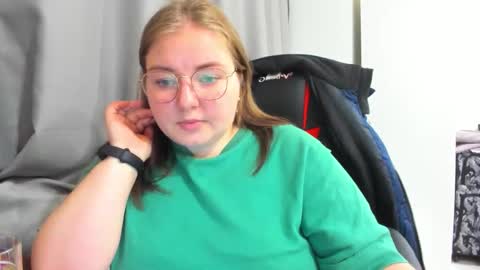 Snapshot of rina16 chatting on 1, 11, 2025 rina16 online show from 1, 11, 2025