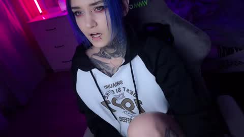   DianaBrite            fansl y online show from 28, 2, 2025