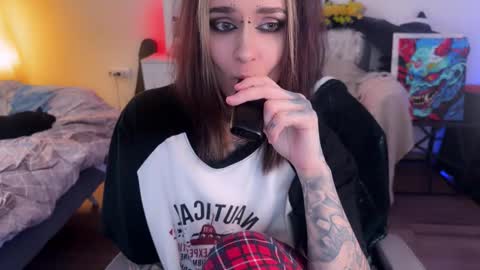   DianaBrite            fansl y online show from 15, 2, 2026