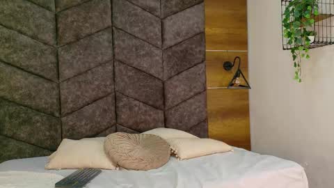 RIRI  online show from 1, 12, 2025