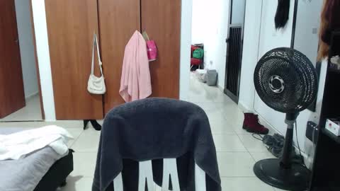 PeachSalinger online show from 15, 9, 2025