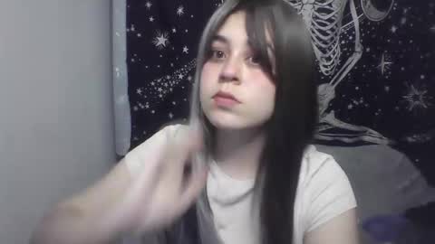 PeachSalinger online show from 24, 9, 2025