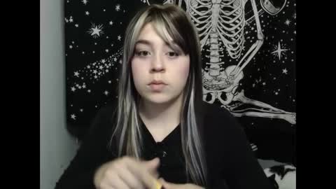 PeachSalinger online show from 25, 9, 2025