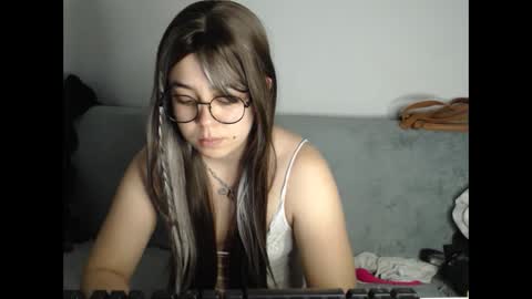 PeachSalinger online show from 28, 9, 2025