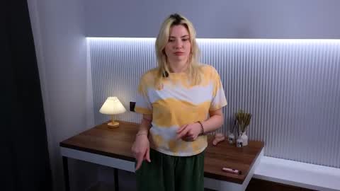 Sarah. online show from 23, 3, 2026