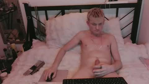 DippingDolly96 online show from 2, 2, 2026