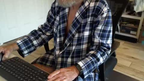 Snapshot of roaming_rob chatting on 11, 3, 2025 Rob online show from 11, 3, 2025