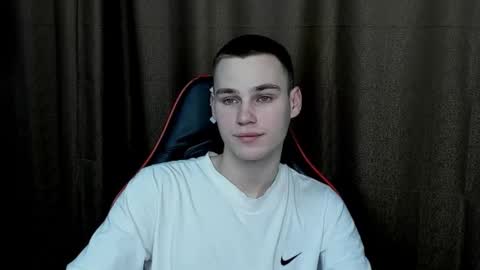 robert10211 online show from 8, 1, 2025