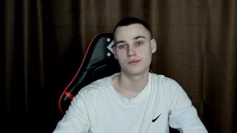 robert10211 online show from 17, 2, 2025