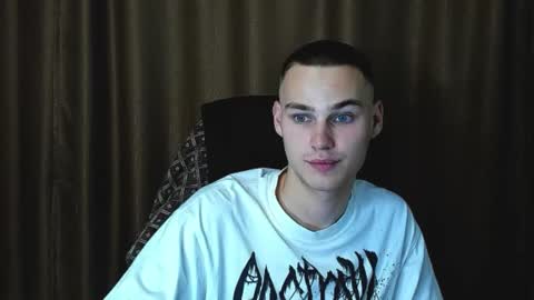 robert10211 online show from 18, 9, 2025