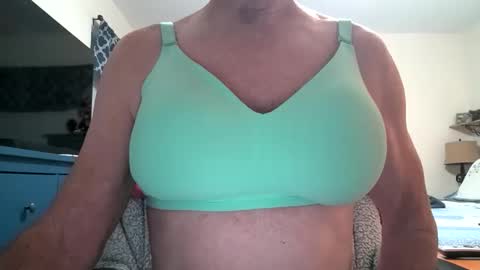 Snapshot of robert45556 chatting on 9, 11, 2025 robert online show from 9, 11, 2025