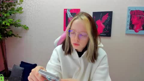 Snapshot of rockett_bunny chatting on 14, 12, 2025 Rockett online show from 14, 12, 2025