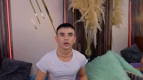   online show from 1, 12, 2025