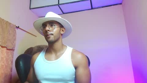 Snapshot of romanpearce_ chatting on 4, 2, 2025 Roman online show from 4, 2, 2025