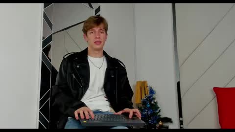 Snapshot of romeo_ricci1 chatting on 1, 1, 2025 Romeo Ricci online show from 1, 1, 2025