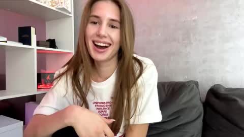 Ketlyn  is here now  help me get 50 thumbs up pls  online show from 31, 3, 2026