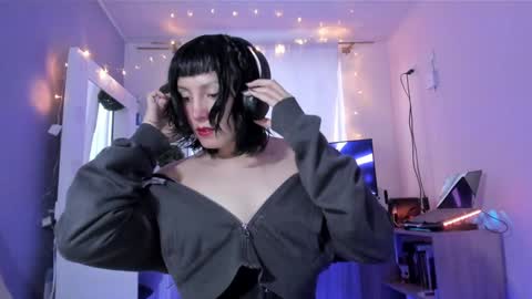 Snapshot of room312_ chatting on 26, 12, 2024 Twelve 3 Inst Twelve 312002 Twitter Room312 2002 online show from 26, 12, 2024