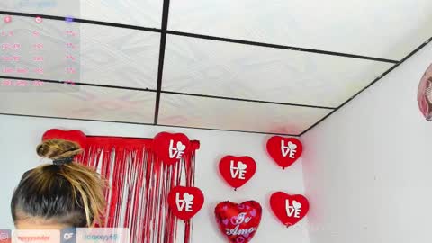 Snapshot of rooxxyy_ chatting on 22, 2, 2025 online show from 22, 2, 2025