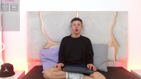 Snapshot of rooy_tay chatting on 2, 11, 2025 rooy online show from 2, 11, 2025