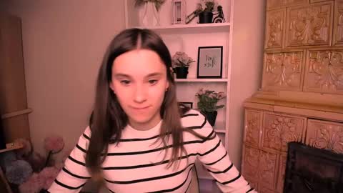 Snapshot of rosalais_ chatting on 29, 4, 2026 Rose online show from 29, 4, 2026