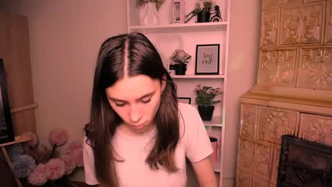 Snapshot of rosalais_ chatting on 7, 5, 2026 Rose online show from 7, 5, 2026