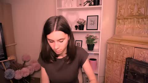 Snapshot of rosalais_ chatting on 4, 6, 2026 Rose online show from 4, 6, 2026