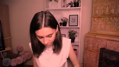 Snapshot of rosalais_ chatting on 10, 6, 2026 Rose online show from 10, 6, 2026
