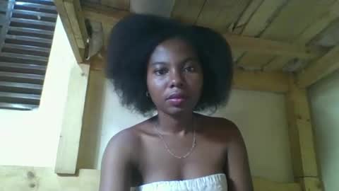 Snapshot of rosalinda933 chatting on 3, 3, 2026 Rosalinda online show from 3, 3, 2026