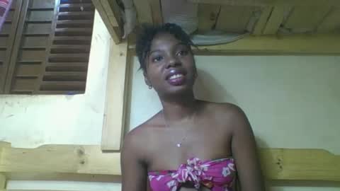 Snapshot of rosalinda933 chatting on 6, 3, 2026 Rosalinda online show from 6, 3, 2026