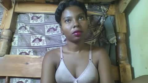 Snapshot of rosalinda933 chatting on 1, 4, 2026 Rosalinda online show from 1, 4, 2026
